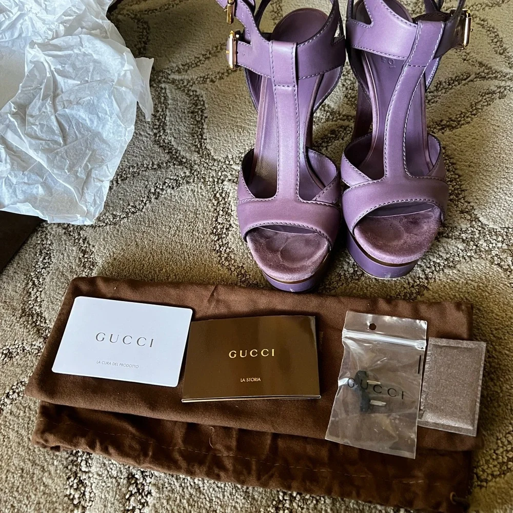 GUCCI " IMAN " Runway Purple Leather T Strap Double Buckle Sandals 37.5 Preowed - Picture 6 of 12